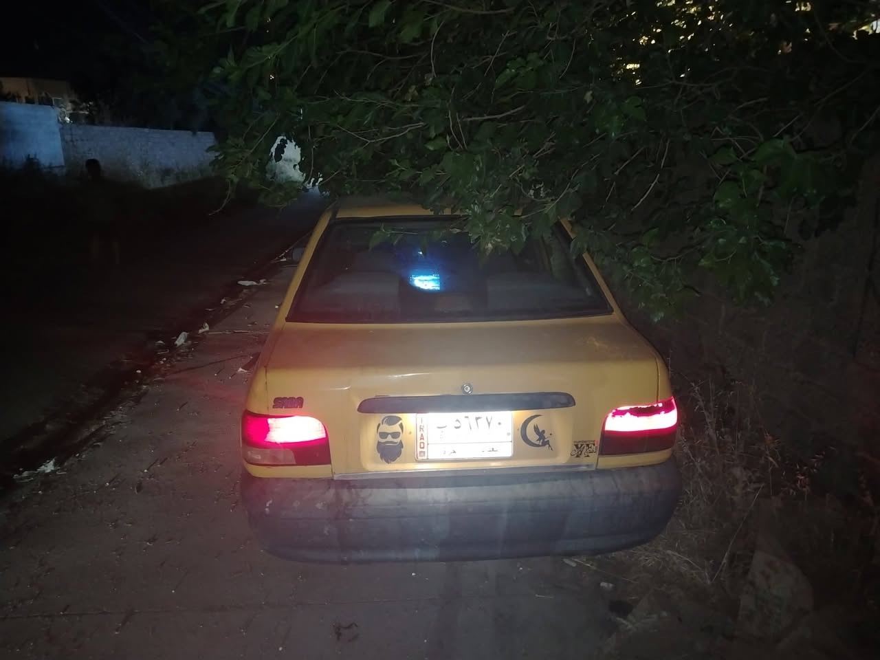 للبيع سايبه ٢٠١٢ شرط الوكاله والتحويل كوبون بيها ورقي متوقف طخم تايرات جديد باتري جديد محركها شويه ينقص السياره جاهزه وكبل عالشارع عليها هيئه ٣٧٠ و١٠٠غرامات سنويتها لل٢٧ سعرها ١٥ ورقه مكاني قوسيات *********** أقساط مابيع
