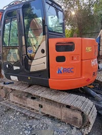 حفارة صغير حجم 75 B5 كامل رقم بغداد بسمي  موديل 2016الهاتف 07708810711