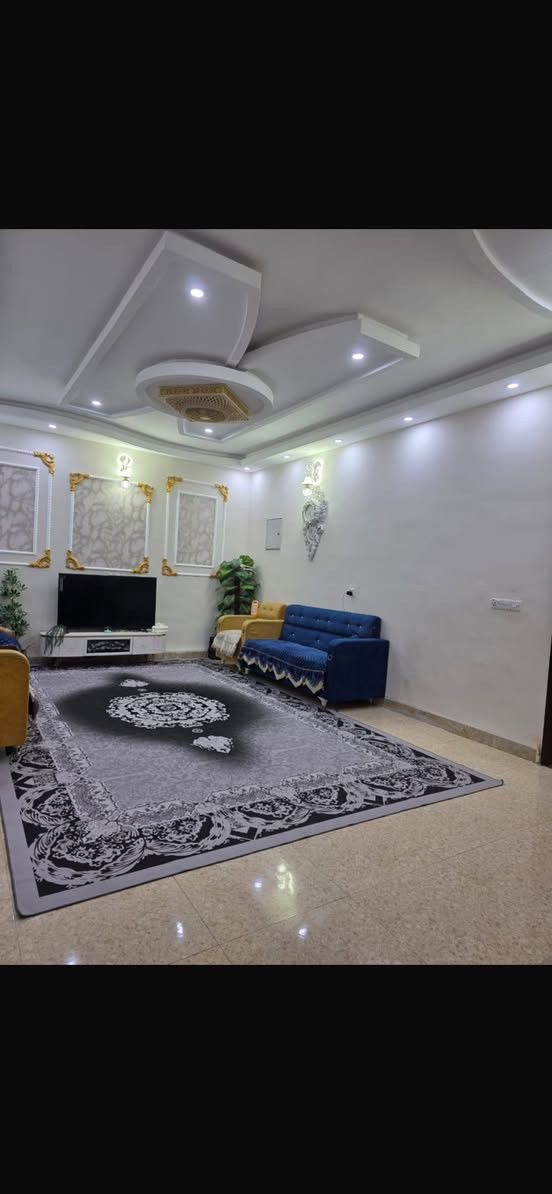 🏘🏘بيت للبيع / ديالى خانقين / حي رمضان خلف محكمة اخر فرع من شارع اسواق ابو كاوه كدامه مفتوح حديقة 
طابو صرف مساحة 120 متر مربع واجهة 10 والنزال 12 طابقين 
طابق الاول 
استقبال وصالة ومطبخ ومجمع صحيات ومنور 
طابق الثاني 
3 غرف نوم ومجمع صحيات 
البيت فول سيراميك وسقف مغربي 

السعر / 115 مليون بي مجال 

للأستفسار اكثر اتصال بالارقام فقط 
***********
***********
مكتب فريا موفق للعقار
