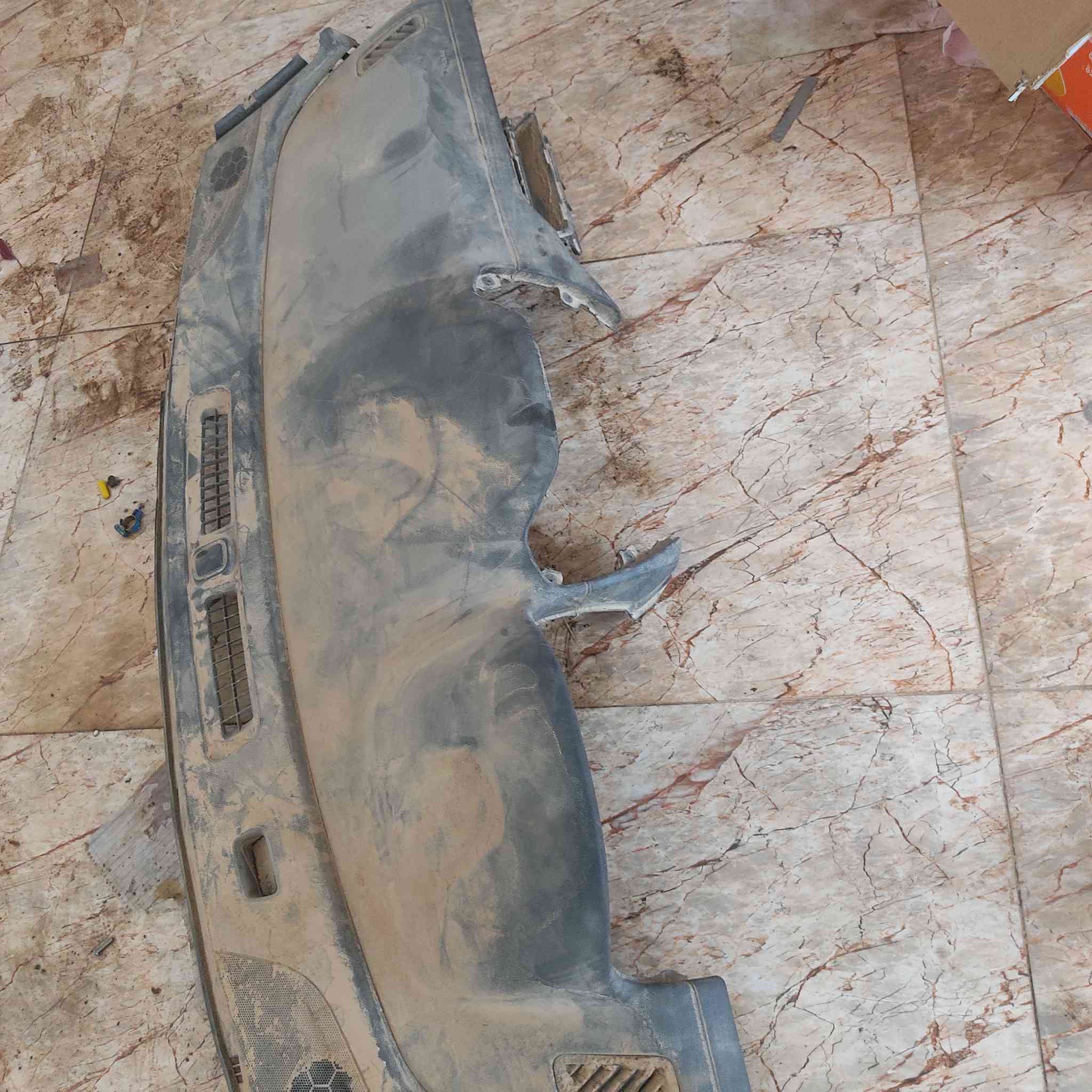 سلام عليكم 
متوفر اغراض كوانكس مكينه وكير 1500تيربو موديل 2024 
و2020
حداديه وكير 
وغراض دواخل غرفة كامله
و كهربائيات 
 مع دشبول  أصلي ايرباك سليم
وسترين
***********
