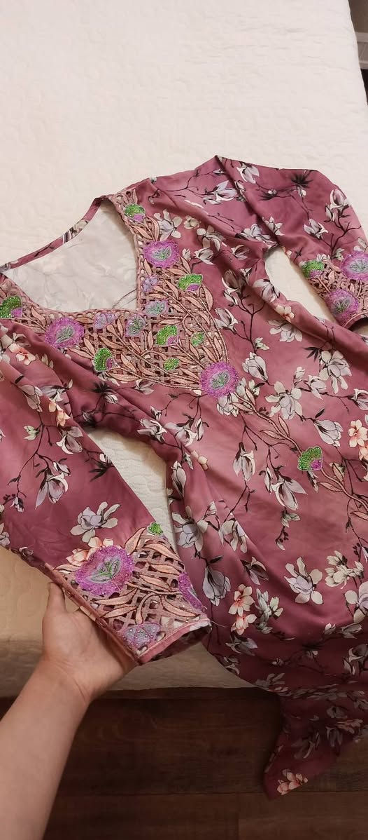 مخور نسائي شي أن يلبس قياس 42 متوفر توصيل بنات لكل مكان
السعر فقط 12 اول تم اثبت حجز 💜


**إذا كنت صاحب هذا الإعلان وتريد حذفه لأي سبب، رجاءا أرسل رسالة إلى الدعم الفني**