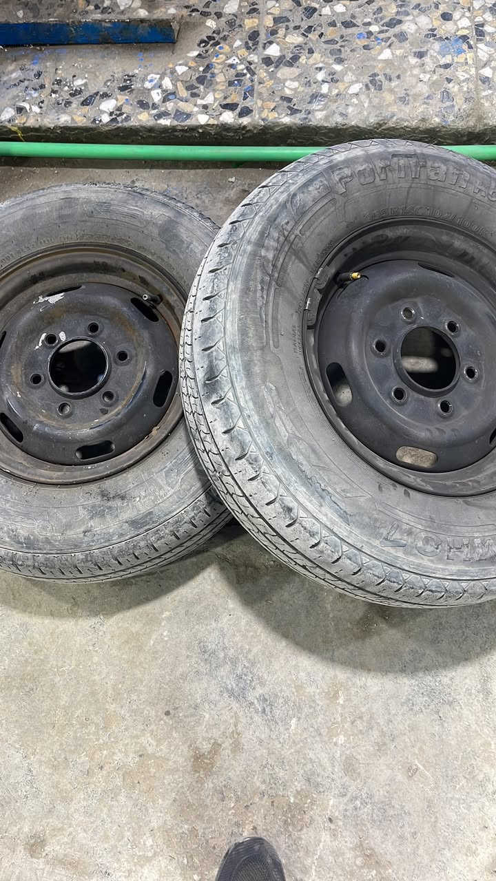 السلام عليكم زوج اطارات كوري 159   14  B***********
