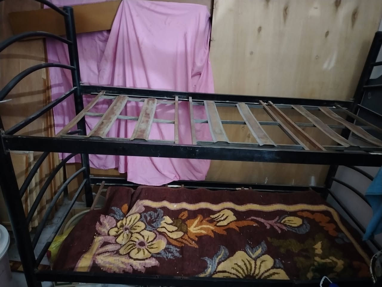 سلام عليكم للبيع حوض سمك وجربايه طابقين *********** هذا رقمي واتساب موجود
