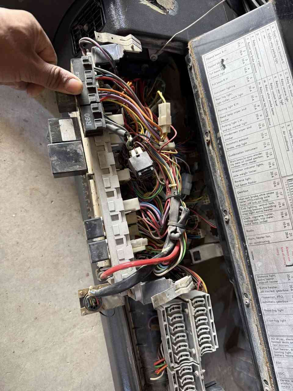 دشبول 113 فول  ويا بس ستيرن  كامل ضفيرة  سعرة 475 الف مكاني بغداد 
***********
