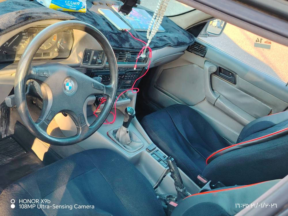 السلام عليكم...بي ام حجم 525 محرك كبس  موديل 1989 تدفئه وتبريد جام كهرباء قفل مركزي كير ومحرك بشرط مشروع وطني رقم كركوك اليف شرط الوكاله والتحويل عندي بيها وكاله عامه مطلقه من الشرعي السعر 45.وبيها شويه مجال للاستفسار اكثر اتصل على رقم ***********، كركوك, العراق
