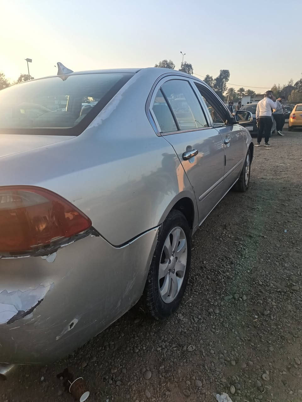 السلام عليكم اوبتما موديل ٢٠٠٧ وارد أمريكي سته سلندر ٢٧٠٠  حادث جاملغ الخلفي من جهت سايق بدون دواخل السعر ٧٠ وبيه مجال كلش بسيط  ***********
