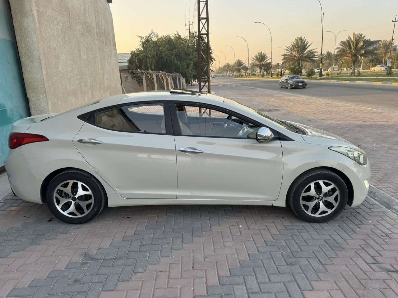 السلام عليكم النترا 2014خليجي مكينه1600دوش 
مكفوله من الضربه والتبديل الفتح صبغ جاملغ فقط سونار موجود فول مواصفات فتحة سقف شاشه تحكمات حساس خلفي اربعه دسك اشاير بلمري 
تبريد ثلج ❄️ تدفئه حداديه 100/100 ادامه كامله للسياره شلعه ونشاط فول سياره مال جناي احلى من الصور رقم بغداد سنويه جديده السعر 113مجال بسيط 
مكان السياره كربلاء ***********
