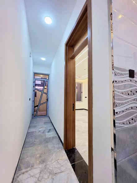 #تونات للبيع 
مساحة الواحد 100م
الوجه 5 نزال 20
يحتوي على صالة ومطبخ 
وخدمات 
وثلاث غرف نوم 😴 
العنوان حي الجهاد الامانه خلف كاتب عدل
الاستفسار ***********
