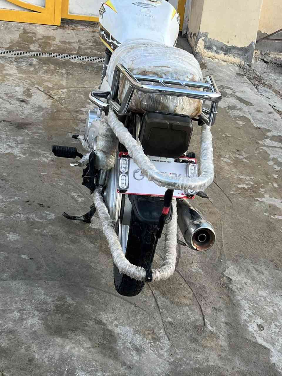 سلام عليكم  دراجه سيفان ٢٣ شكل ٢٤ دراجه حلوه خير من لله فول نضافه مابيه اي نقص تجي وشوف مانقصه برغي كفاله من طول لطول مكانه ديالى ناحية الوجهيه  لا تعلق وتنطي اسعار من يمك اتصل وتدلل ***********
