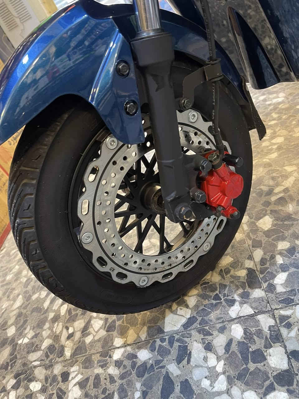 دراجه شحن شركه His R10موديل حديث نضام 4نمر سرعه 75نضام بك مزوده بنشرات ترحيب بطاريات ليثيوم قبل اسبوع شاد بطاريات ليثيوم السعر 750وبيها مجال بسيط مكاني الغزاليه 
***********
