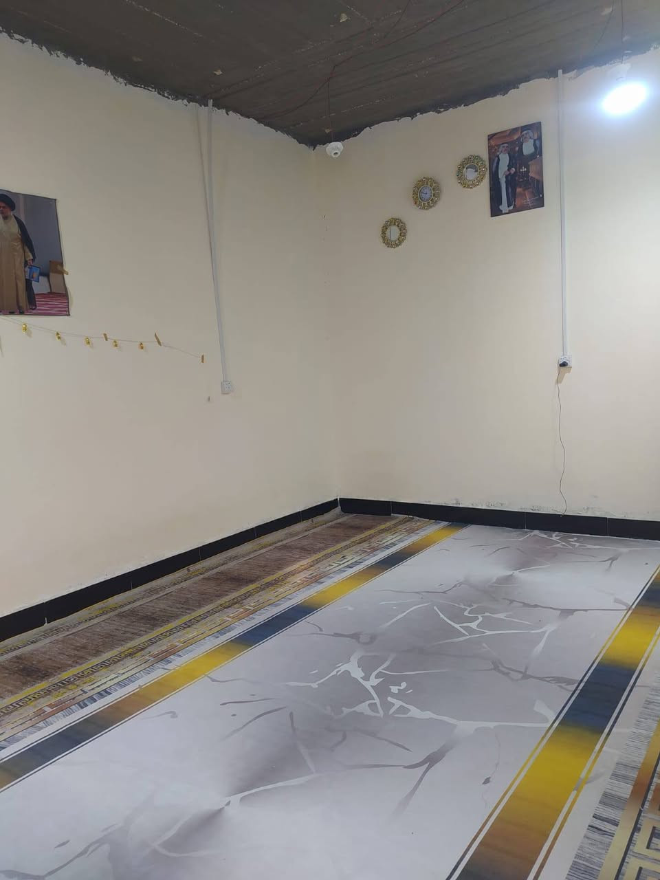 السلام عليكم وأسعد الله أوقاتكم 
☎️((***********))☎️

دار سكن للبيع 

#مساحه ::150متر

واجه 10 نزال 15

#جنس_العقار:: وقف سني مسجل 

#العنوان:: البهادري قريب على شارع صناعيه 

غرف نوم عدد 2
ديوانيه 
صاله 
مطبخ 
صحيات 

بناء بلوك 
شارع 9م 

جميع الخدمات متوفرة ماء كهرباء مدارس نت كلشي قريب على 

#السعر ((65 و بي مجال ))

هاتف ☎️***********☎️
