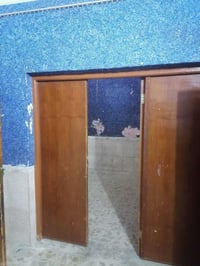 للبيع بيت ١٠٠م امامي ركن وجهين  بناء نظيف عكاده  سعر ١١٥ قفل  يقع خلف ...