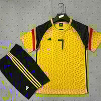 ملابس • 10 قطع • توصيل موجود