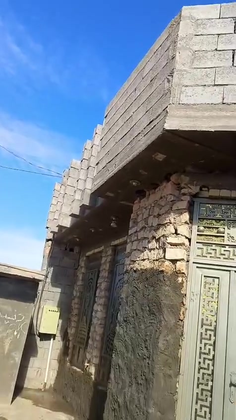 بيت جديدللأيجار
رمادي6كيلو قرب مجمع الهندسي
ومجمع اليرموك خلف قياده الشرطه بناء جديد الارضيه صب والباقي كله جديد مطبخ كامل سيراميك مع الحمامات
غرفتين نوم واستقبال وصاله داخليه مع مجمع صحيات وكراج
سعر الايجار250 الف
***********
