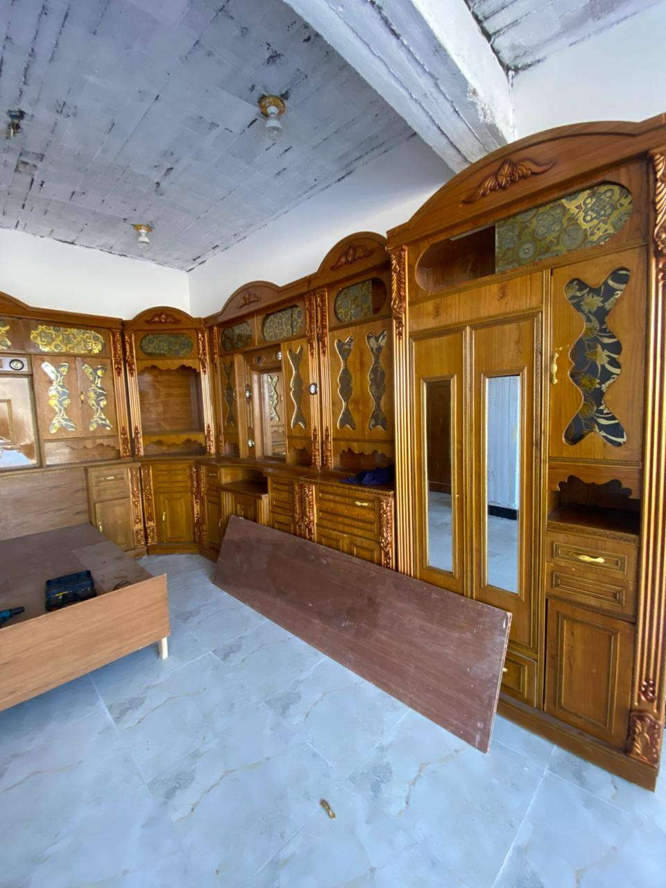 السلام عليكم يوجد غرفه نوم عراقي نظافه فول السعر عل خاص العنوان الكرابله شارع الحولي مقابل بلوك لصيته
الرقم ***********
