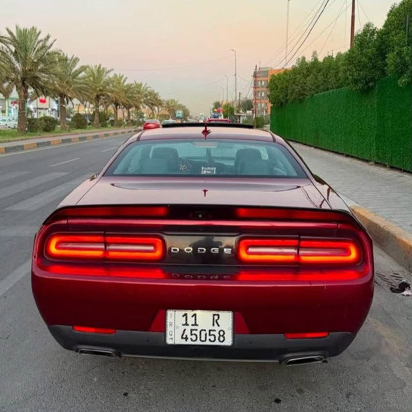 دوج جالنجر 2018 SXT Plus
3600 فول مواصفات للأخير 
الممشى: 100 الف
اللون: كرزي مميز 
المحرك: 6 سلندر سعة 3600
رقم جديد هزه جديدة ب اسمي تحويل مباشر 
المواصفات:
فتحة سقف
مقاعد جلد
كشن كهرباء
فول مواصفات 
مكينه وكير كفاله 
كهربائيات كلها شغاله 
السياره جاهزه مابيها نقص  
كم قطعه بيها ابيع حزام 
بدون دواخل. 
السعر 138 بيهه مجال بسيط
السعر جدا مناسب مال بيع 
مكاني بغداد 
رقم المبايل 
***********
***********
