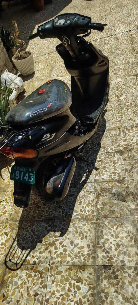 ماطور نحله تسع ظروف بنزين ماطور كفاله حيل نظيف في مجال سعر اللي يريد يراسلني خاص الرقم ***********
