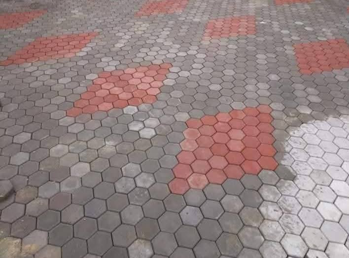 متوفر كادر عمل 
نشتغل انواع الارصفه شوارع حدائق مدارس دوائر 
 سعر يوجد كرسته وعمل
***********
