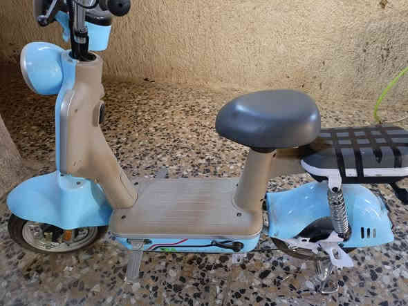 السلام عليكم
دراجه على شحن جديده صارلي شهر من اخذتها استعمال كلش قليل غراضها كامله ودراجه كلشي ما بيها 
رقمي *********** بغداد الاحسنيه مال راشديه
