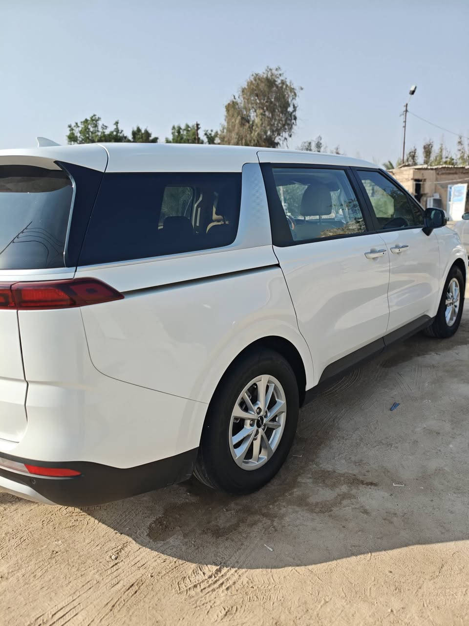 السلام عليكم كرنفال 24 وارد امريكي بسم شركة عندي وكالة عامة تريد وكالة او تحويل بكيفك بصمات بيبان كهربائية تشغيل عن بعد مواصفاتlx ماشية 43 الف سعر 250او بيهة للشراي او مراوس بقل منهة او ينطيني فرق حسب القناعة  مكاني نجف ***********
