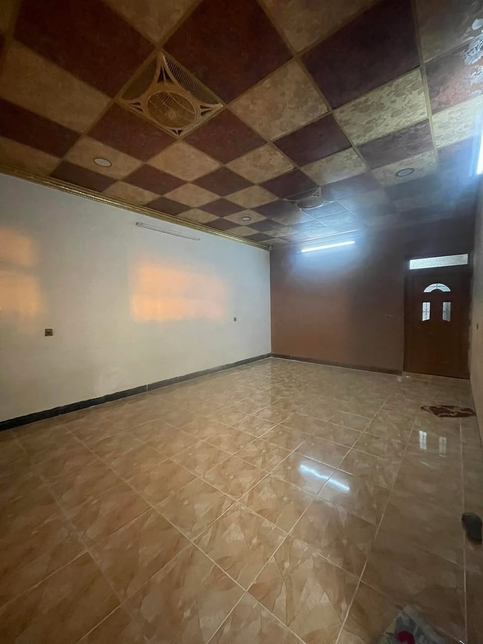 بیع مستعجل جدآ 
#دارللبیع مساحة 200متر 
#فول سيراميك بناء حدث 
#مكونات (غرفتين نوم 🛌 استقبال و مطبخ و صحيات و كراج سيارة 🚘 )
#فول خدمات
#الموقع دروازة
#فرع  روزانه بازار
#سعر فقط 60ملیون
#استفسار
*********** واتساب📲
***********
_____________________
خانوو بۆ فڕۆشتن 200مەتر 
فول کاشی و بینایی نوێیە
پێک هاتووە لە (دوو ژووری نووستن )
فول خزمەت گوزاریە
شوێن دروازة
فەرعی ڕۆژانە بازاڕ
نرخ تەنها 60ملیون
*********** واتساب📲
***********
