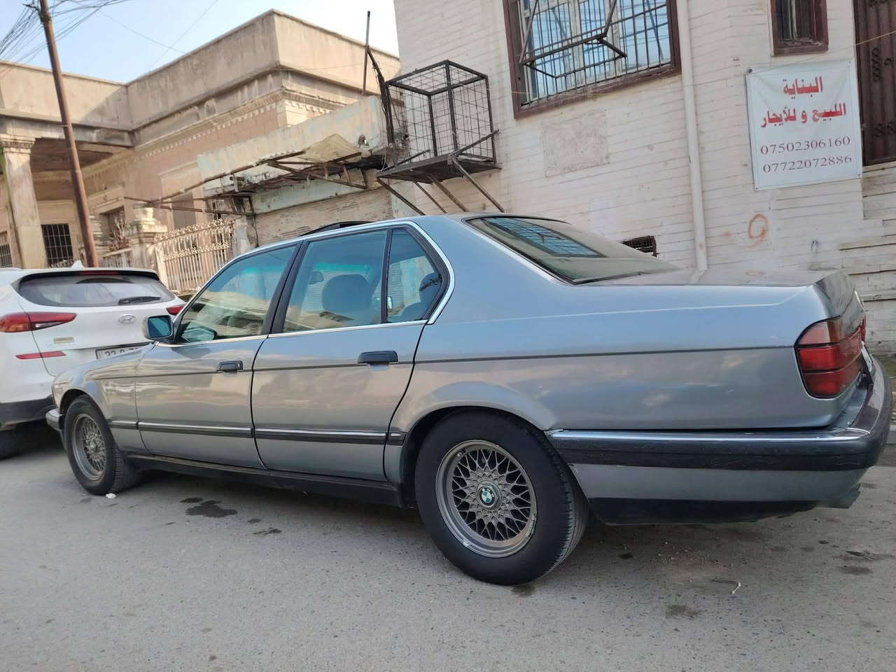 السيارة.  ؟    🤲🏻         (اي حبيبي للبيع) 
اصوليه؟             ✔️            (  سنويه 30 كابون بانزين ورقه) 
شنو نوعه؟                          ( بي ام دبليو  ) 
 وين مكانك؟               🫣          (موصل دواسة) 
تكدر تجيني لفلان مكان؟       🥺  (لا)
)  
شكد سعره؟؟          🤑                  (وبيه55) 
شنو مجالهه         🌹                            (بيه مجال حك الجيه ) 
دزلي رقمك.                                  (***********) (بي واتساب)
موجود على الخاص                       ( اي حبيبي موجود).
