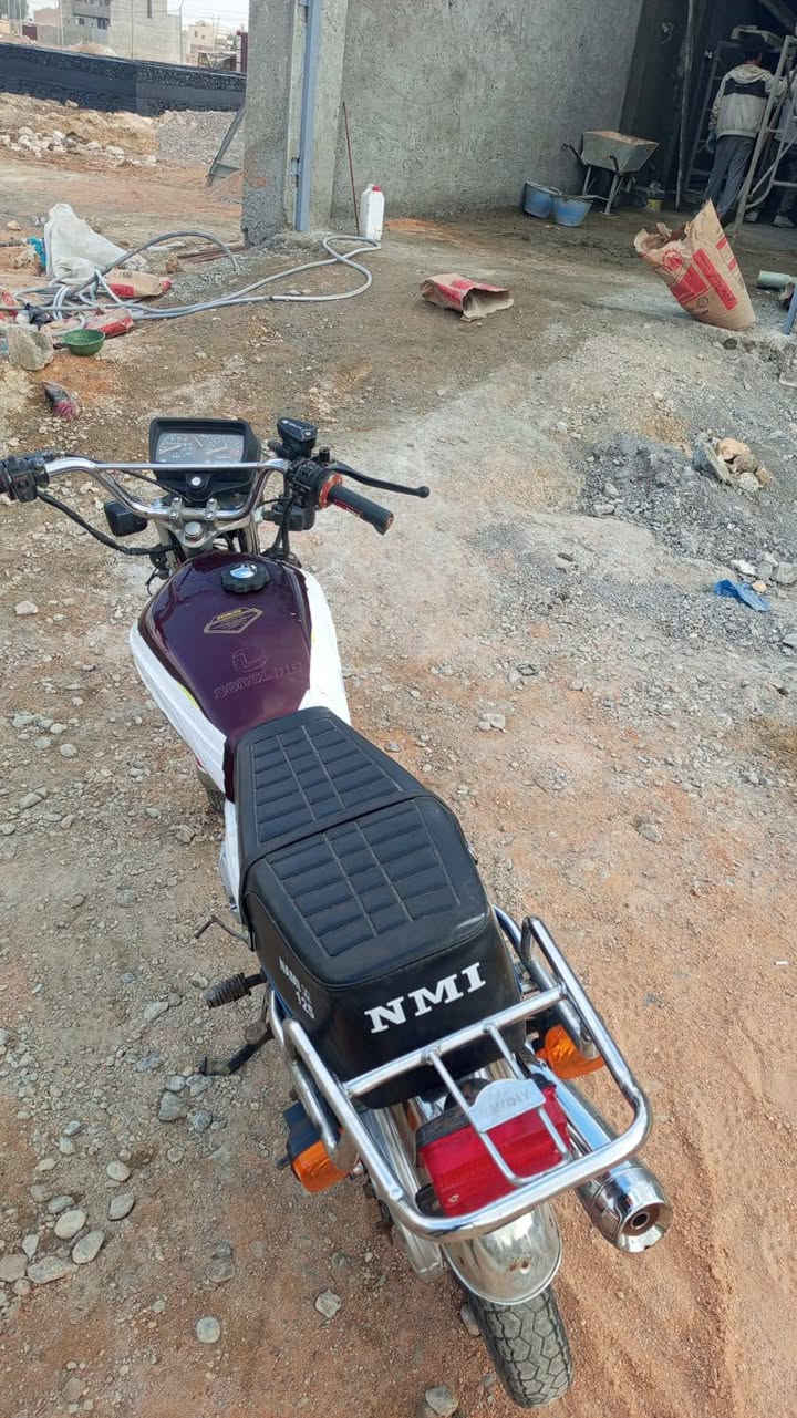 السلام عليكم (مكلف بالنشر /مكلف بالنشر)شباب دراجه للبيع النضافه 80%  حسب الصورة الي كدامك دراجه كلش حلوه وخدميه سعرها 550 وبيها مجال  مكانها  قضاء هيت ناحية المحمدي  رقم صاحب الدراجه (*********** )
