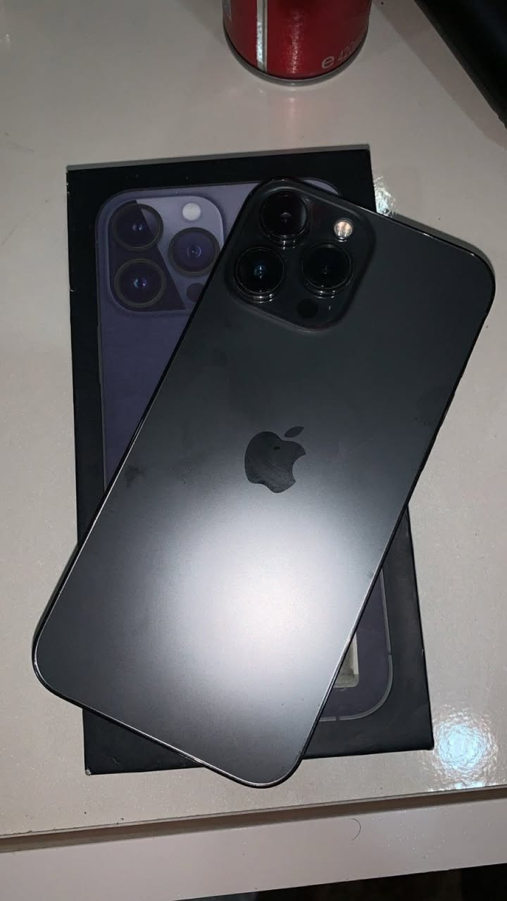 ايفون 13 برو ماكس
ذاكرة 265 
كارتونة اصلي
بطارية 81 
جهاز مال بيت نضيف 
اول مانزل اخذتة 
وكع وصارت فطر بل كلاس من فوك يعني مو شاشة كلاس فقط 
مكاني بغداد البلديات 
450
***********
