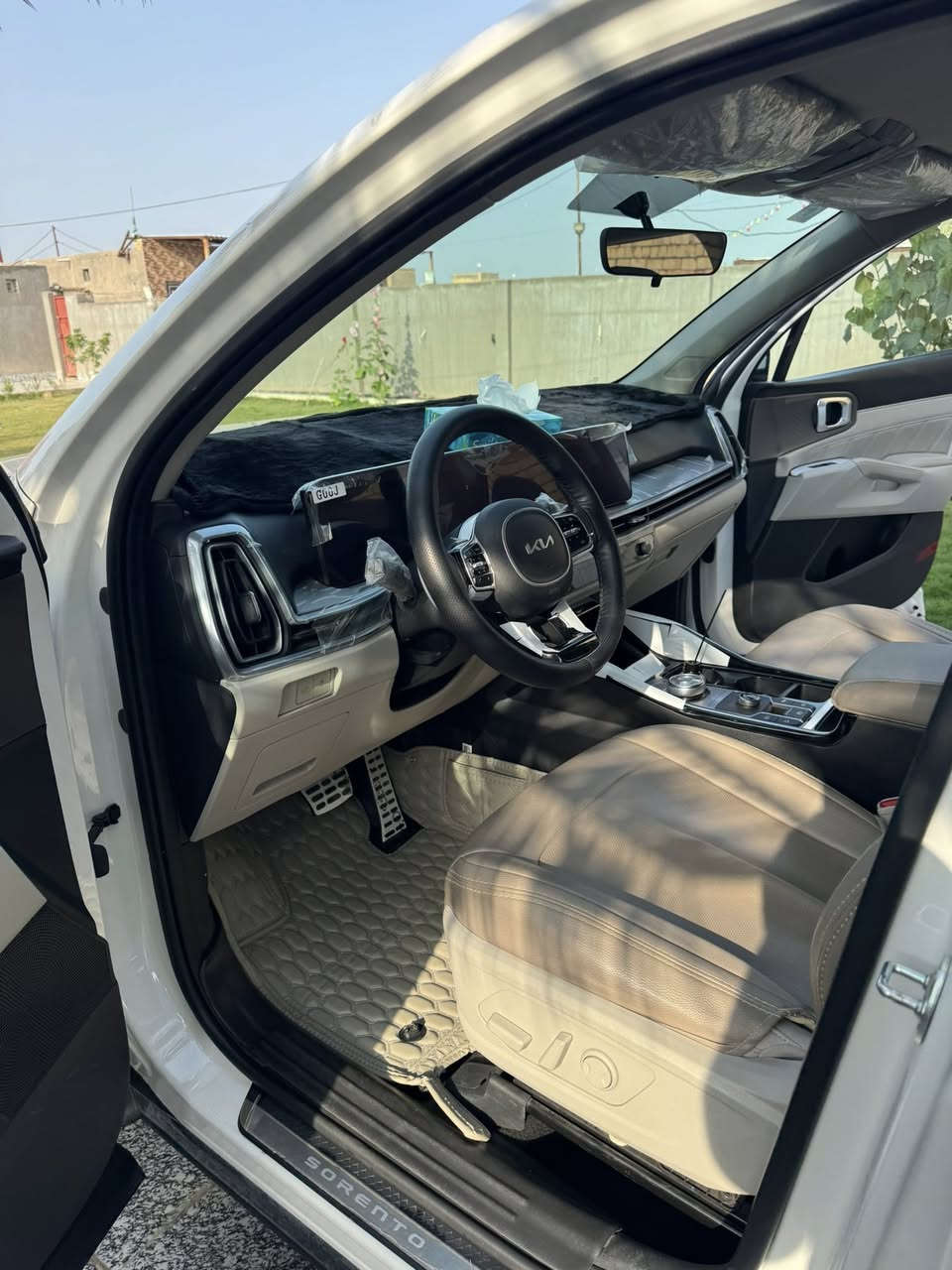 سورنتو للبيع موديل ٢٠٢٤ خليجي  للبيع ، السياره ماشية ٢٠ الف كم مواصفات السياره
محرك ٦ سلندر
قمارة حديد
تشغيل عن بعد
تبريد تحكم خلفي
٧ راكب
اوتو كار بلي
رقم واسط انكليزي
البلد المصنع كوريا السياره مو تجميع

السياره مكفولة وع ايدي السعر المطلوب ٤٥ مليون بيه مجال كلش بسيط
رقم صاحب السيارة 
***********
ابو سيف
