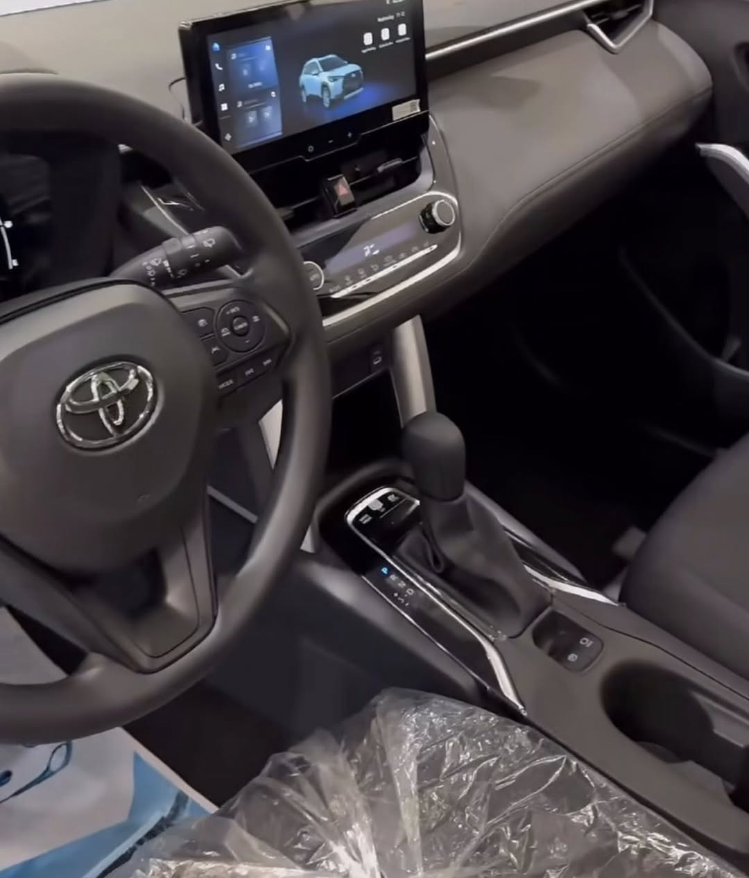 السلام وعليكم كورلا كروز 2025 ماشيه 3 زيرو بغداد بسمي فول كشن مخمل فتحه بصمه دخول ذكي هند بريك دكمه رادار شاشه كبيره ابل كار كامره خلفيه سعر 27 مليون و500 مواصفات معروفه واضحه حي العامل ***********سياره بدون اظافات كلشي بلاد
