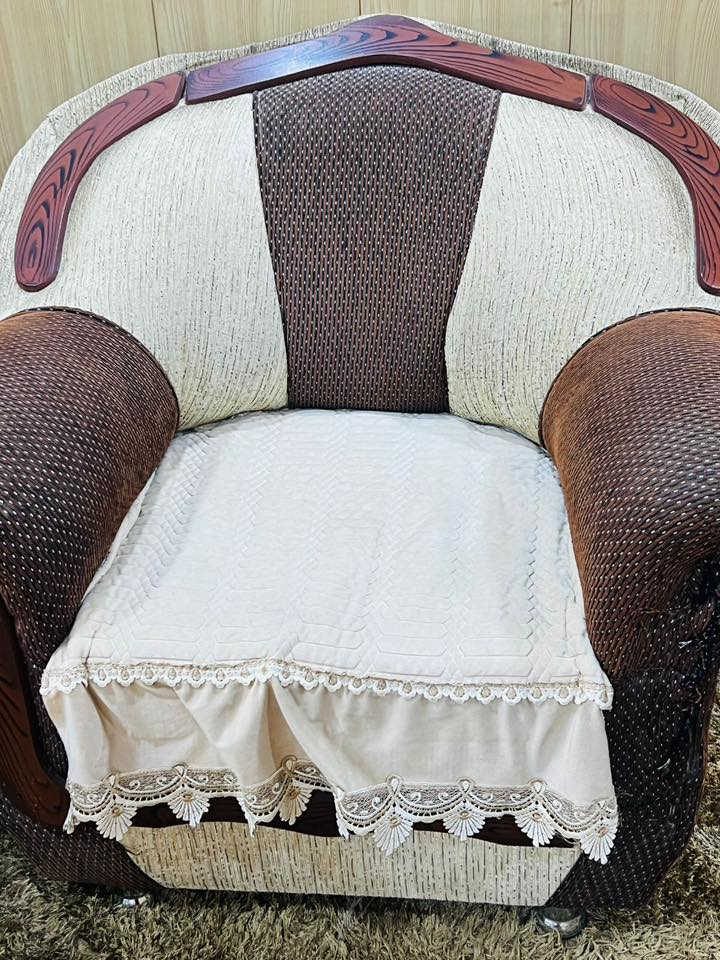 🔥 للبيع تخم صالون نظيف 🔥

تخم صالون بحالة جيدة جدًا
قماش جاكارد ثقيل يتحمّل، ما بيه تمزگ ولا بهتان
مريح بالجلوس، نظيف وجاهز للاستخدام
الخشب سليم 100%
وياه مفرش حماية. هدية

📌 العدد:
10 مقاعد. 

📍 الموقع: ديالى دلي عباس المنصورية 
💰 السعر: مناسب 275وبي مجال🔥
📩 التواصل: خاص أو اتصال. ‭٠٧٧٦ ٥٢٤ ٥٠٣٢‬
