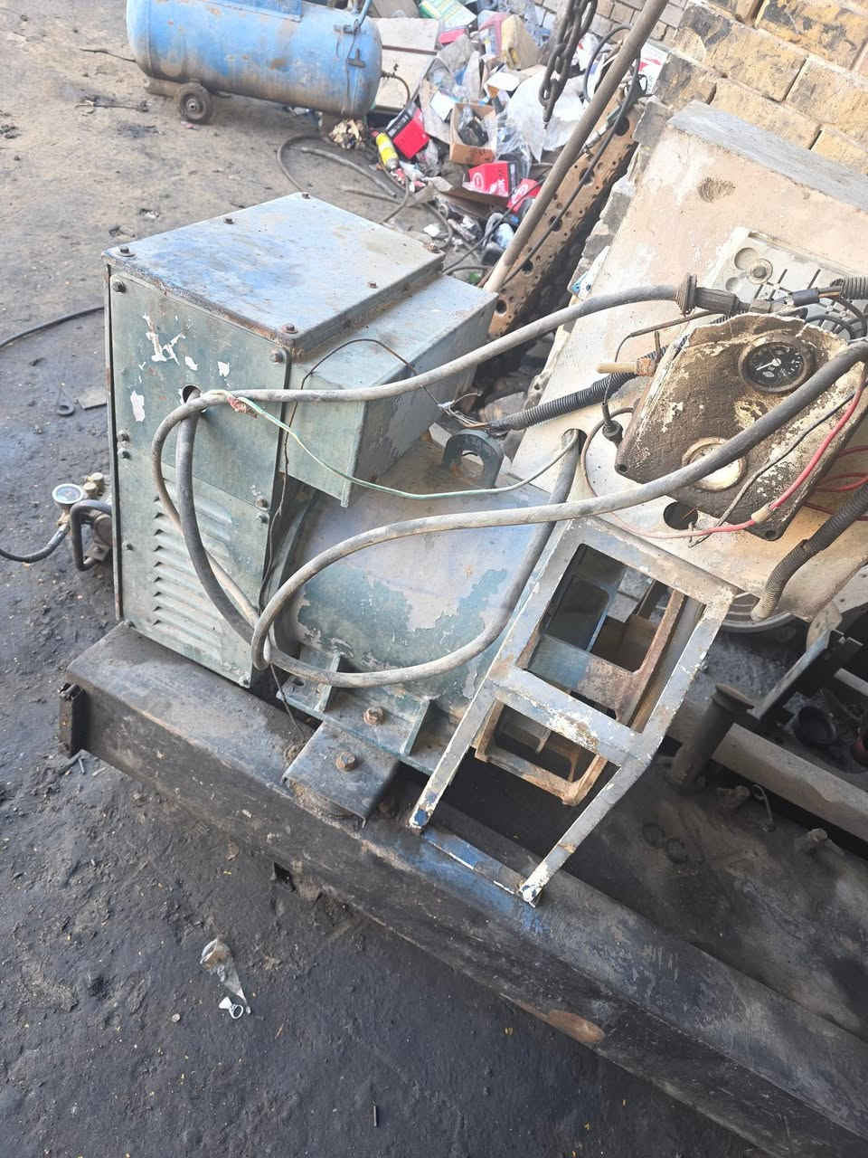 توليد 40kv  نوع (كل ستار).  مع شاصي مع تانكي كاز  سعره مليون. قفل ***********
