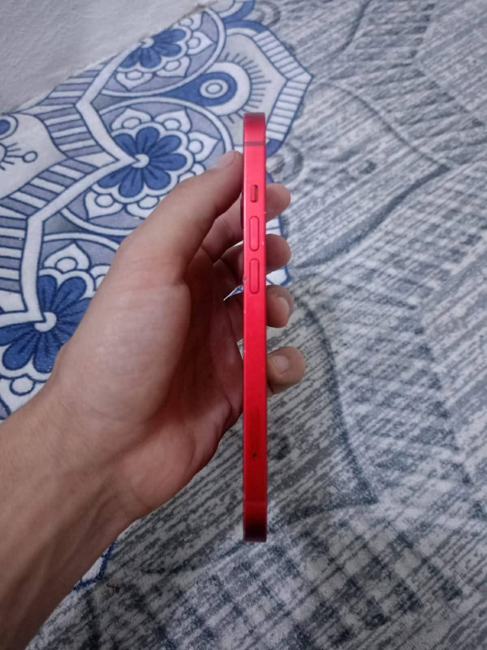 ايفون 13عادي 
ذاكره 256 نضيف ما مفتوح 
بطاريته 79 كله شغال كامره صافيه 
السعر/475وبي مجال 
للستفسار /***********
