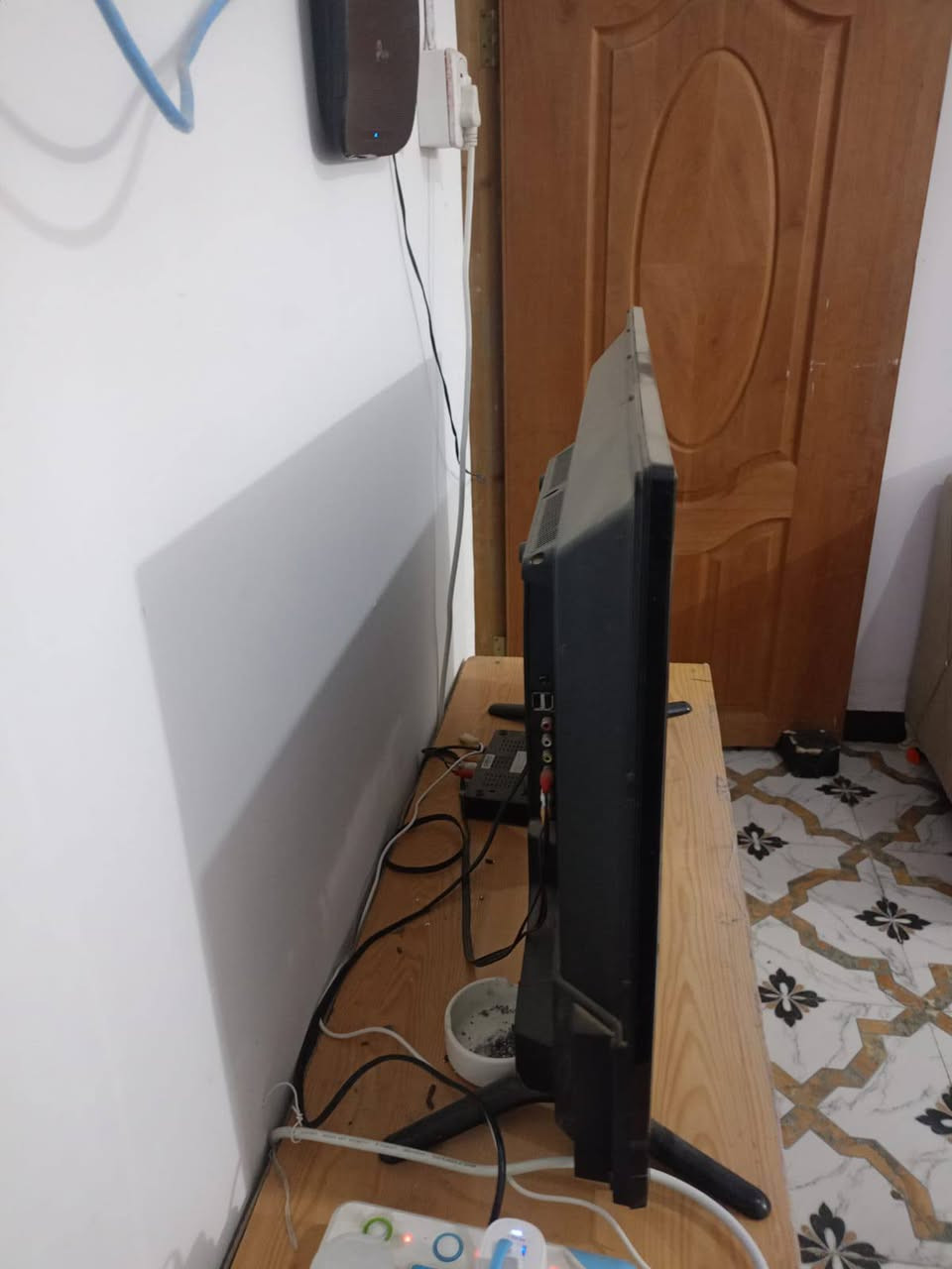 بلازما للبيع نظيفه مستخدمه قليل وبيها فقط بس شخط أبيض بالشاشه وهيه شغاله وما بيها لأ عطل ولا شي بدون انترنت تفيد بالكاميرات إلي عنده كاميرات بالبيت حجم 32 الاتصال على الرقم *********** أو تفضل على الخاص

