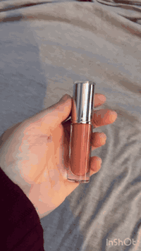 مجموعة احمر شفاه من Drohoo 4 
قطع من الحمر قطعتين رقم 6 مثل ما موضح بالفيديو وقطعتين واحد 4 وواحد 5 
توصيل فقط البصرة .
كلهم ب12 فقط مع التوصيل. 

الملمس مالتهم مات سوفت يعني مات بس ما يجفف الشفه كلش. ولونهم كلش كلش ثابت يحتاج مزيل مكياج يلا ينمسح.


**إذا كنت صاحب هذا الإعلان وتريد حذفه لأي سبب، رجاءا أرسل رسالة إلى الدعم الفني**