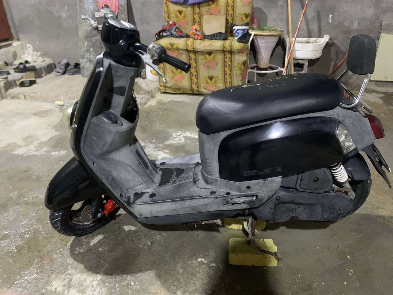 السلام عليكم شبابنه الطيبة 
دراجة بوليسي نوزل للبيع 
الدراجة مكينة ما مفتوحة كفرات بلادية 
دراجة نظيفة من كل النواحي مكينة كفرات كهربائيات شغاله تجي تفحص وتگلبها بايدك الدراجة نگرة سلف واطلع وين ماتريد بانزينها كله محسن دهنها الاصلي وتحتوي على منفيست 
سعرها 1,400,00 وبيها مجال للشراي وبخدمتكم


**إذا كنت صاحب هذا الإعلان وتريد حذفه لأي سبب، رجاءا أرسل رسالة إلى الدعم الفني**