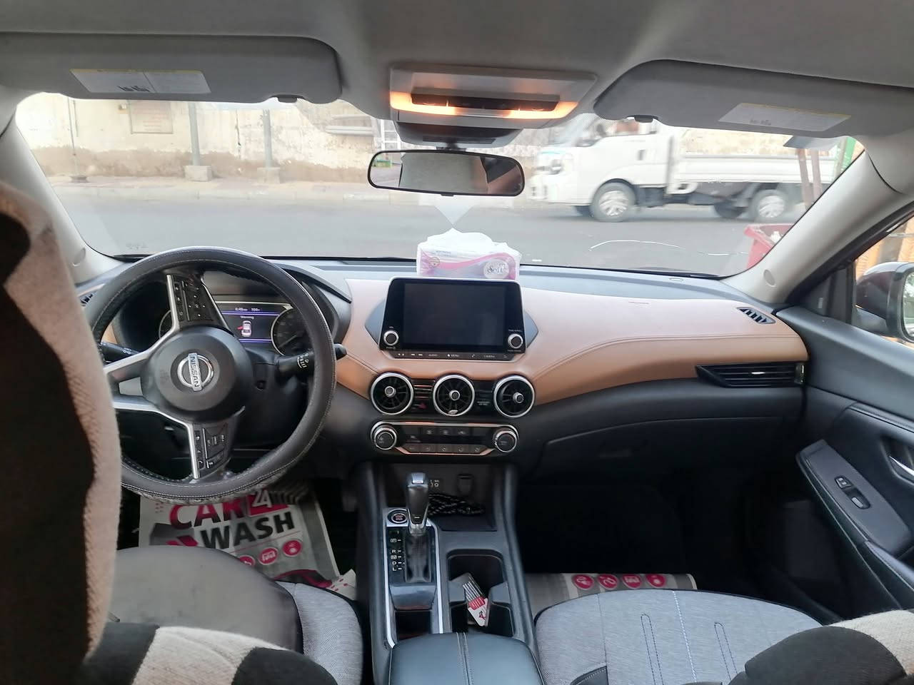 نيسان سنترا
موديل 22 
وارد امريكي 
ضرر قبق جنطه وبنيد
54000ماشي 
التوصل ***********

