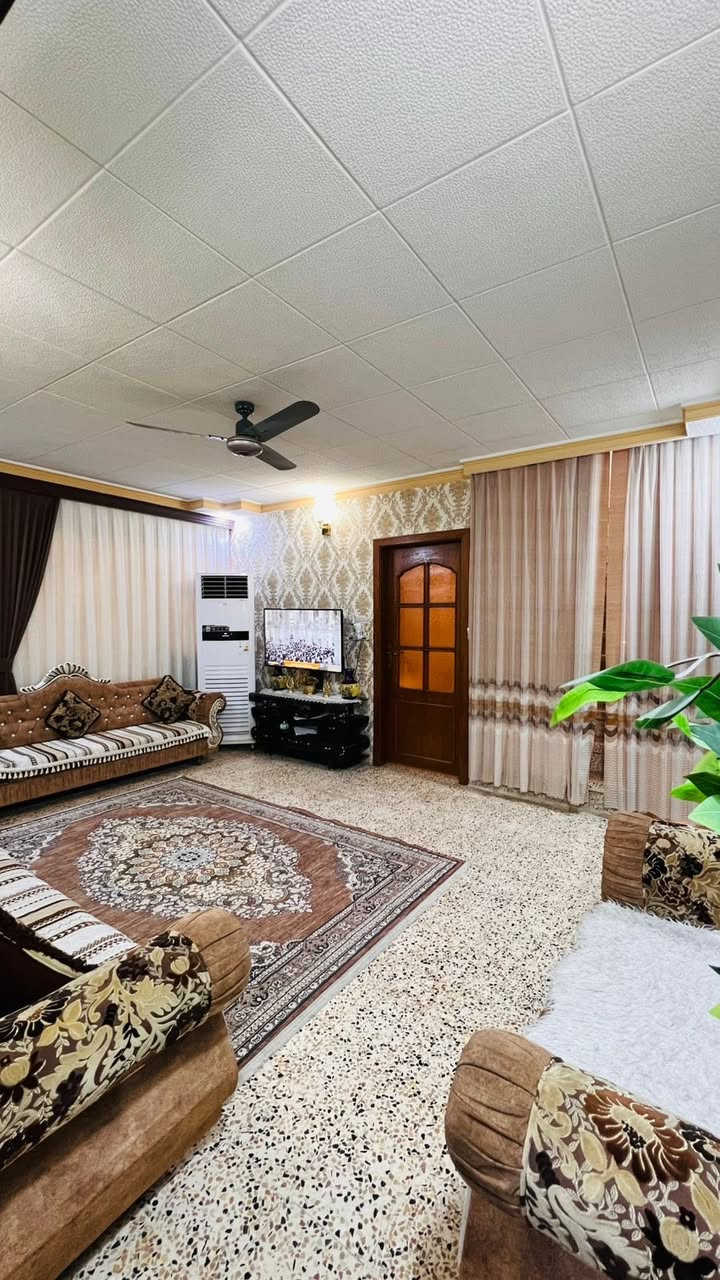 دار للبيع الموصل حي المثنى مساحه 405 متر 
واجهه 15 متر 
طابقين 5 غرف وهولين ومطبخ وخدمات وحديقه وكراج 
سعر اكتب تم يوصلك السعر 

للإستفسار مراجعة المكتب او الاتصال على الأرقام التالية   عمار العبيدي   

***********

*********** واتساب

  ايمن   

 ‏‪0750 214 4093‬‏    ‏

‏‪0775 630 2993‬‏ واتساب

   اوس 

‏ ‭0770 287 3744

‏  ‬ ‭0750 219 5078‬    

ابو سند 

‭0 775 714 2899‬

عنوان المكتب حي النور سايدين دانية ماركت مقابل افران الرائد   #الرواسي_للعقار
