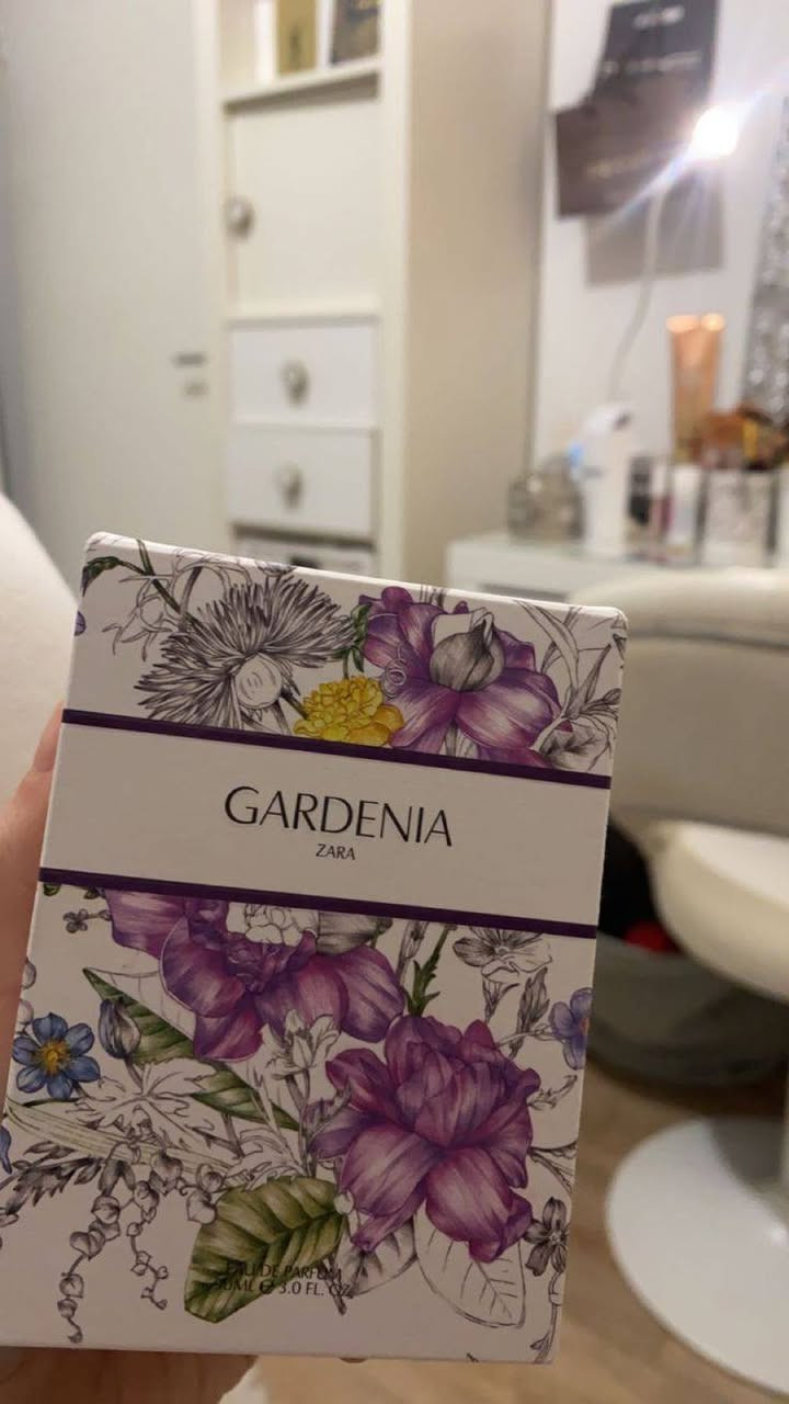 عندي هذني 3 عطور من زارا Zara  طلعلي بالاامزون ثبات ع فحص 9 ساعات
قسم بالله العظيم راقياااااات بشكل موطبيعي  شكد ماره علية  عطور  مثل هيج نوتات مامارة ع انفاسي 
📌الاابيض عبارة عن زهور منعش بشكلللل 
📌الوردي حمظيات وفانيلااا مكس وازهار حلوة
📌البنفسجي ماعرفت شلون اوصفة عبارة عن شي مغري  مثير


**إذا كنت صاحب هذا الإعلان وتريد حذفه لأي سبب، رجاءا أرسل رسالة إلى الدعم الفني**