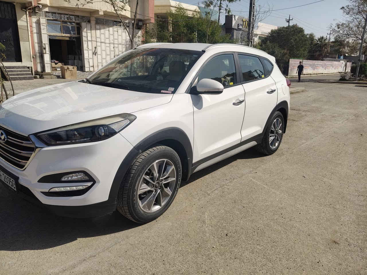 توكسان 
موديل 2018 ماشي 98,000km فقط بيه شبر كات بلا صندوق سياره جاهزه وغايه سنويه 30 وسعر 195 ورقه قابل شويه معامله للتواصل (***********) واتساب أو على رقم
