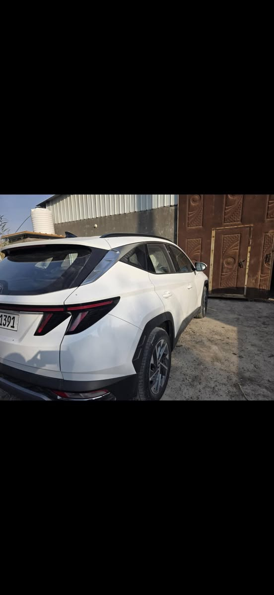 السلام عليكم توسان موديل ٢٤ داخلها الابيض المرغوب وشاشه دجتال السياره مكفوله ماشي ٢٧ رقم بغداد انگليزي وبسمي فول عدا البنراما السياره بعدها بحاله الزيرو سبير منازل للتواصل ***********
