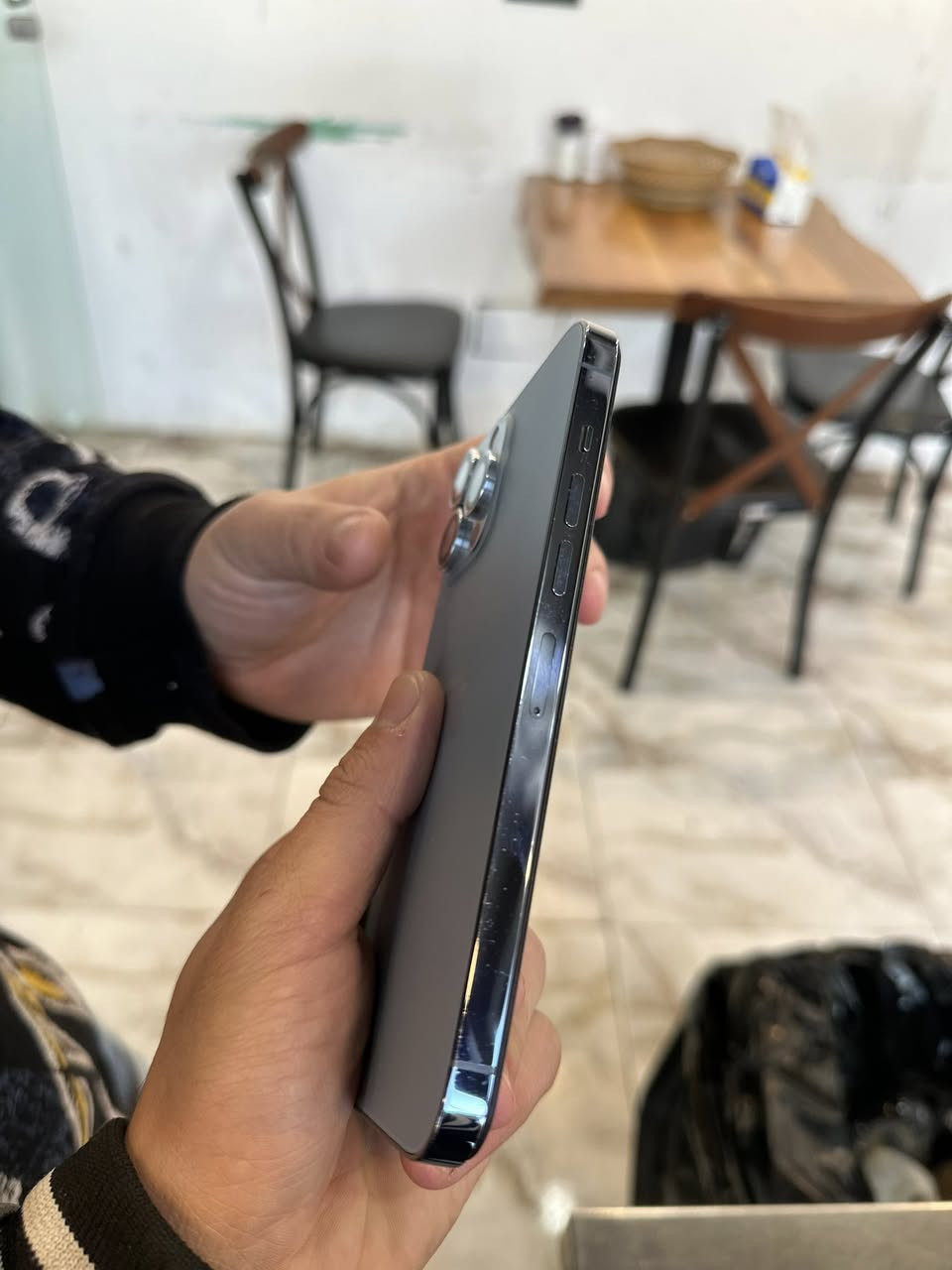 Phone 13 Pro Max
ذاکرة ١٢٨
بطاریة ١٠٠ مبدل اصلی 
شاشە مبدل ٣ خیارات اصلی بس مو اولد
موبایل نضیف بس شاشە بی شخت 
فیس ایدي یشتغل
سعر ٣٥٠ 
عنوان کرکوک 
*********** واتساپ
