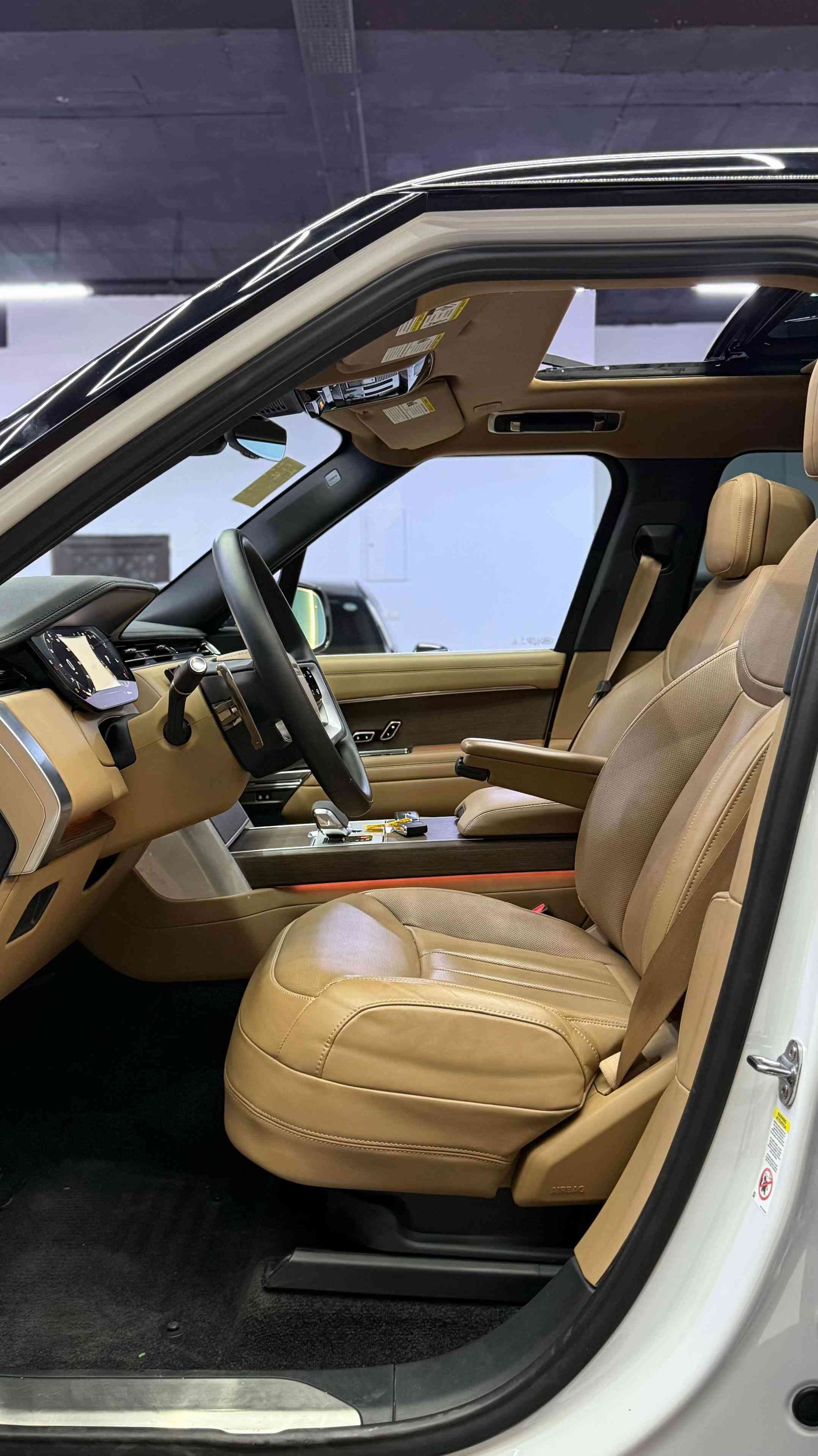 RANGE ROVER VOGUE 2024 clean title Black edition 18,000mil Sport edition Usa import Call for price: *********** *********** مشاهير_تيك_تول عرب_تيك_توك_امريكا #بغداد#
