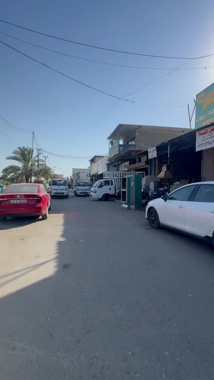 السلام عليكم جملون للبيع المساحه ١٠٠ متر الواجه ٥ نزال ٢٠ وقف قادري العنوان جكوك الشارع العام مجاور البانزين خانه مقابل عادل ماركت موجر حاليا للستفسار ***********
