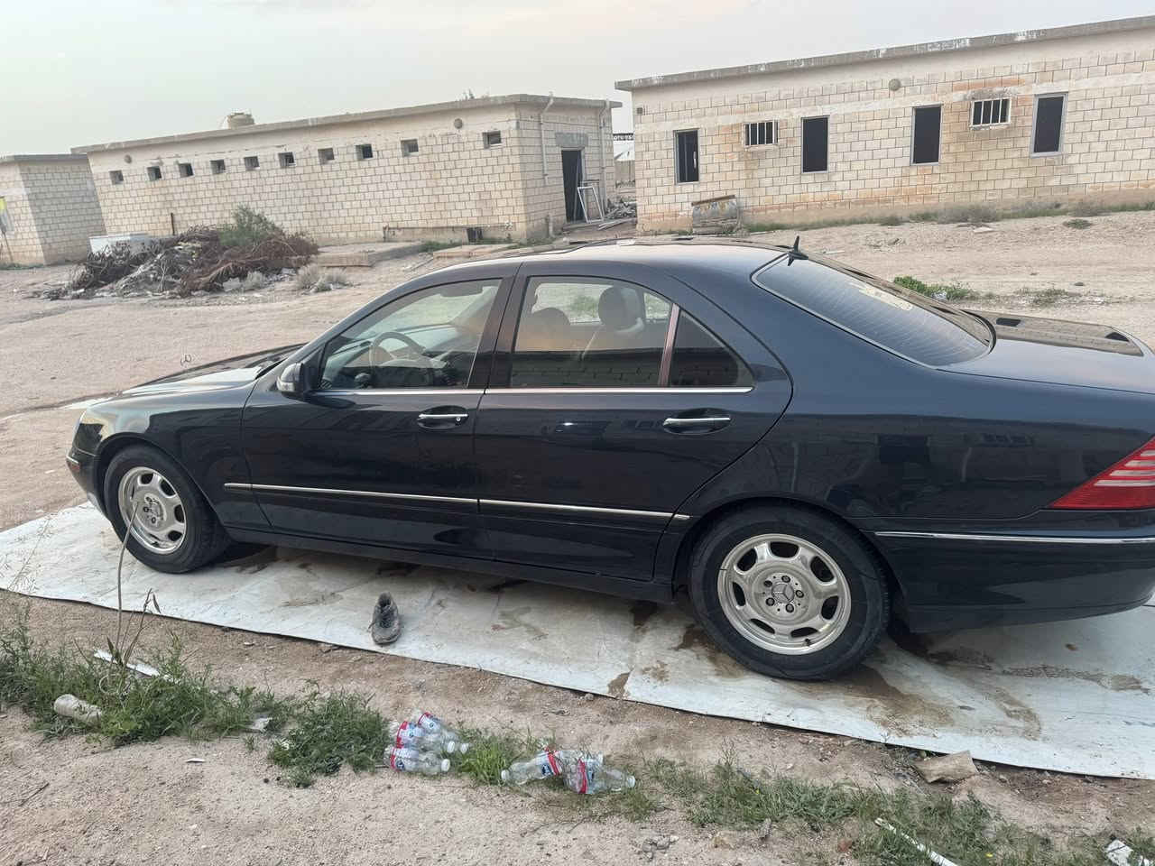 مارسدس غواصه  موديل 2003 فول مواصفات مكينه ٦ سلندر رقم بغداد الدولي ابأسمنه حجم 350سياره بيه قطعتين رش باليابان ربع الباب ومسفه كد شبر بالجاملغ الخلفي فقط سياره جديده وجاهزه كل نقص مابيه مكان السياره البصره السعر ١٢٣ رقم الهاتف ***********
