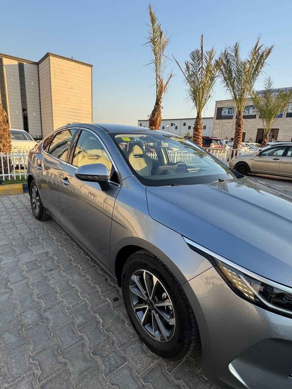 2025 Byd ديستروير
 رقم بغداد مميز 
الممشى الكلي ١٥ الف مجموع الكهرباء والبانزين 
كفاله عامه من الصبغ والبارد والتبديل  
بيها شخط بسيط والباقي كفاله
مغلفهه ارضيه جلد كلها وصندوق ايضاً جلد
والبيبان نايلون حراري كلها 
وايضاً شادلها داش كام امامي خلفي ومقصورة الركاب 
السعر 19 مليون و 900 وبيها مجال بسيط
مكاني بغداد الكرخ للاستفسار : ***********
