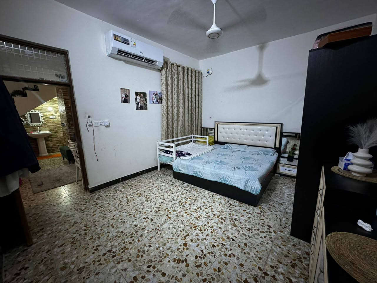 💢السلام عليكم
☘️اللهم صلي على محمد وآل محمد 

🏦دار سكـــــــــــــن للبيع طابوو صرف 

📌حي الفرات خلف مجمع الفرات الاوسط 

📐المساحه:- 112م ركن ع شارعيــــــــــن

ـــــــــــــــــــــــــــــــــــــــــــــــــــــــــــــــــــــــــــ

☘️مواصفات الدار:-

🌿الاساس كونكريت 

🌿السقف كونكريت الساقط الاطلس 

🌿البناء طابوگ.. السطح اشتايگـــــــر

ــــــــــــــــــــــــــــــــــــــــــــــــــــــــــــــــــــــــــ

✳️محتويات الدار:-

✅غرفة نوم 

✅صاله 

✅مطبخ 

✅استقبال 

✅صحيات ( داخليه وخارجيه) 

✅الدار عالي عن الشــــــــارع... 

💎الخدمات المتوفره:-

🔰تبليط 

🔰مجاري

🔰مقرنص

🔰كهرباﮱ

🔰مولدة شارع 

ـــــــــــــــــــــــــــــــــــــــــــــــــــــــــــــــــــــــــ

#للاستفسار اكثر:- #خاص_أو واتساب 

#هاتف:- ***********

#هاتف:- ***********

#هاتف:-***********

#هاتف:- ***********

#مراجعـــــــة مكتب دبي للعقار

#عنوان المكتب العروبه الثانيه مقابل منتزه الحريه 

#نستــــــــــــــــقبل كـــــــــــافة عروضكم العقاريه.....
