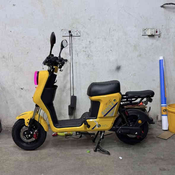 سلام عليكم 
دراجه R9 للبيع مديل 2026 شركه  رينكس  صارله شهر  ممشا قليل 
عندي اشتريته من المجمع الياباني موجوده المكاتبه الدراجه مواصفات 
لايت عالي ناصي 
أشاره يمنه يسره 
5 بطاريات 🔋 
شاشه شغال 
بريك الخلفي والأمامي 
بلوتوث 
ستاند موبايل بيه منفذ  شحن 
السله موجوده ومري جانبيات
شاحنات 2
شلعه فول 
اسويج 2 
بصمه 2
كارت 2 
ـــــــــــــٌـــ
 
الدراجه جديده مكاني نجف 
سعر500
***********
