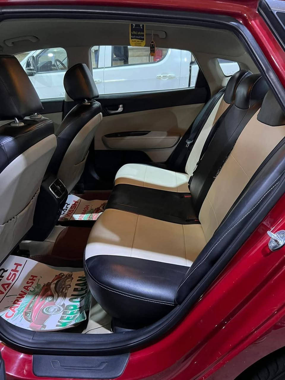 للـــبيع
نــــــوع السيــــارة : كيا _ أوبتيما .
المــــــــوديــــــل : ٢٠١٧ .
لـــون الســـــــيارة : أحمر .
ألمسافة ألمقطوعة : ١50 ألف كيلو متر .
عدد الاسطــــوانات : ٤ سلندر .
حجـــم المحــــرك : ٢٠٠٠ CC .
نـــــاقل ألحــــركة : أوتماتيك .
نــــوع ألـــــــوقود : بنزين .
ألـــــــــــــــــوارد : خليجي .
رقــــم اللوحــــــة : بغداد تحويل ثاني يوم
المـــــــــقاعـــــد : مخمل مغلف جلد . 
فئـــــة الســـــيارة : SALON .

ألمواصفـــــــــات : شاشة ، كاميرا خلفية ، تبريد قطعتين ، لايت كهرباء ، مري شفط مع اشاير بألمري ، شفتات ستيرن ، تحكمات ستيرن جهتين ، وضعيات قيادة متعددة ( Eco , Sport , Normal ) ، كشافات امامية ، ويل كب . 

الملاحظـــــــــات : وارد خليجي مكفولة من الضرر والصبغ ، بيها فقط بارد و سونارها مُرفق بألصور . 
ألـــــــسعـــــــــر : اتصل ع الارقام 
للأتصــــــــــــــال :***********
