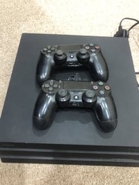 بلي 4 برو المساحة 1 تيرابايت  وغير مفتوح ولا مهكر   الملحقات :  2 جويس...